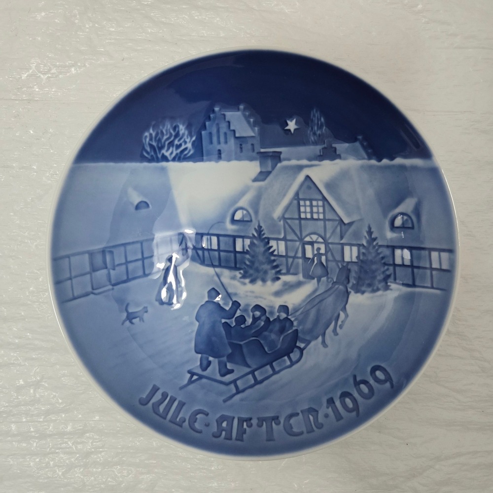 Bing & Grondahl 1969 Christmas Plate Arrival of Christmas Guests B&G Denmark